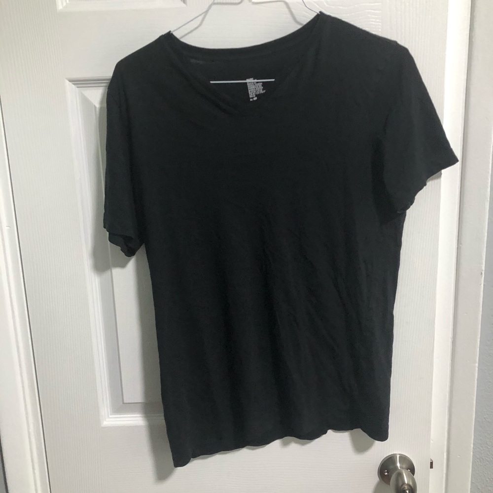 Basic black H&M v neck tee